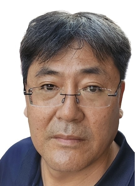 Headshot_Sung.jpg